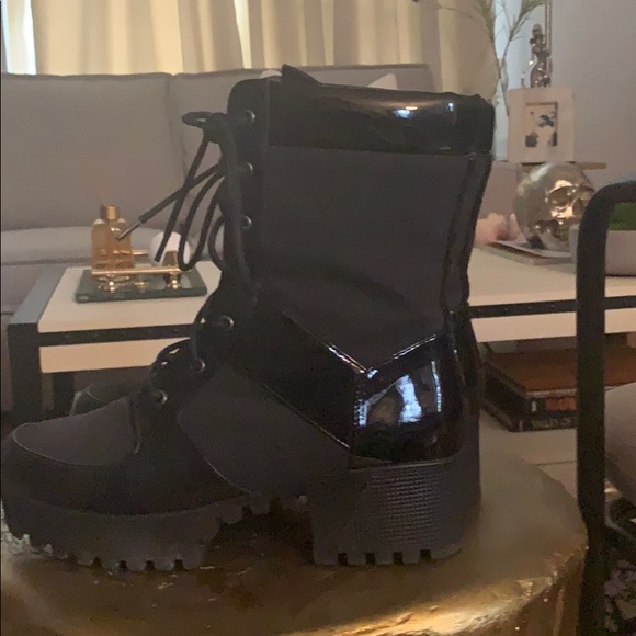 Urban Outfitters Chunky Combat Boots - Picture 4 of 5